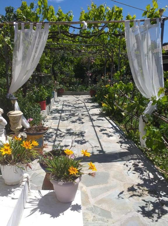 Malotu Resort Sinarádes Eksteriør bilde